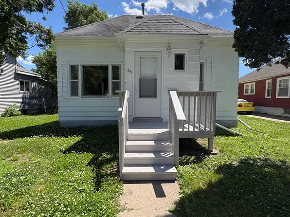 307 Center St, Waterloo, IA 50703