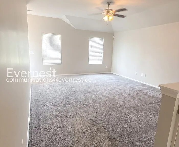 319 Maggie Way — Photo 6