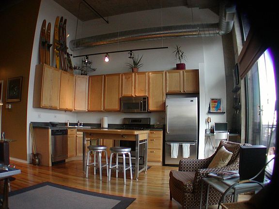 4th image of 1934 N Washtenaw Ave APT 302