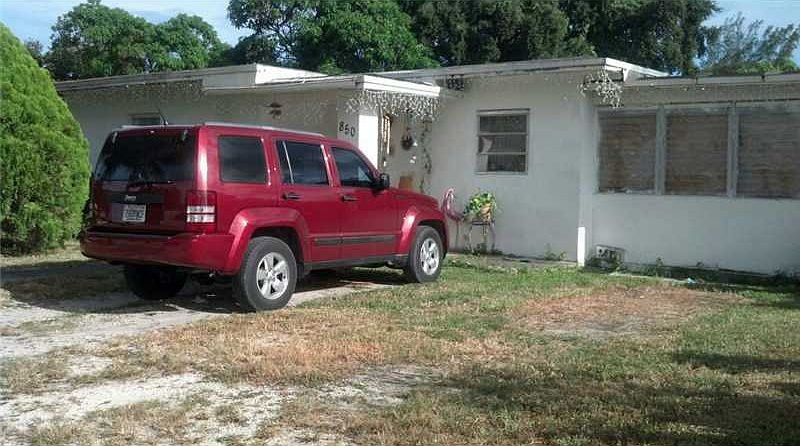 1st image of 850 NE 142nd St