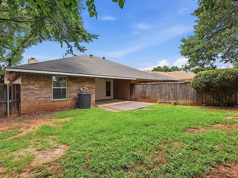 4203 Spring Meadow Ln — Photo 15