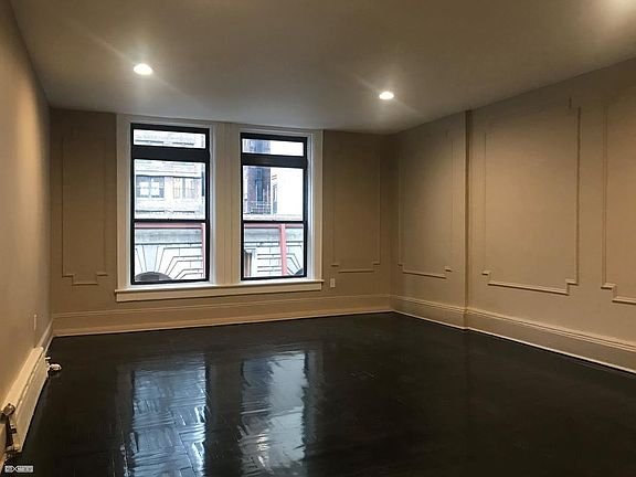 3rd image of 4 W 28th St APT 1
