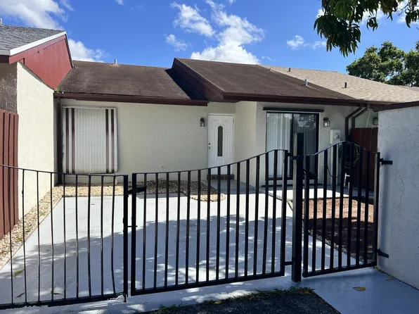 5672 Biscayne Dr S, Lake Worth, FL 33463