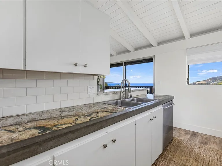 620 Temple Hills Dr — Photo 11
