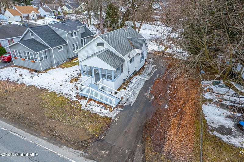 4th image of 417 Vley Road