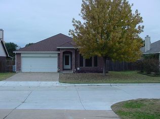 2328 Shirecreek Cir, Grand Prairie, TX 75052