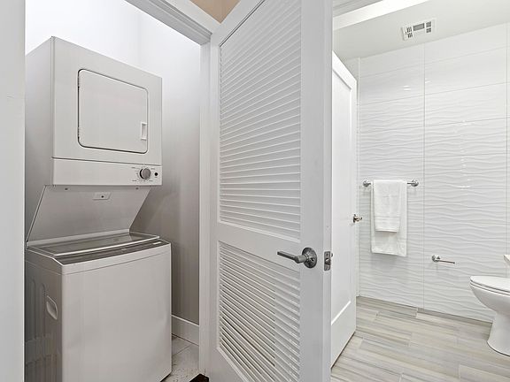 5th image of 313 Pine St APT 506