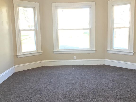 2nd image of 405 W Park Ave