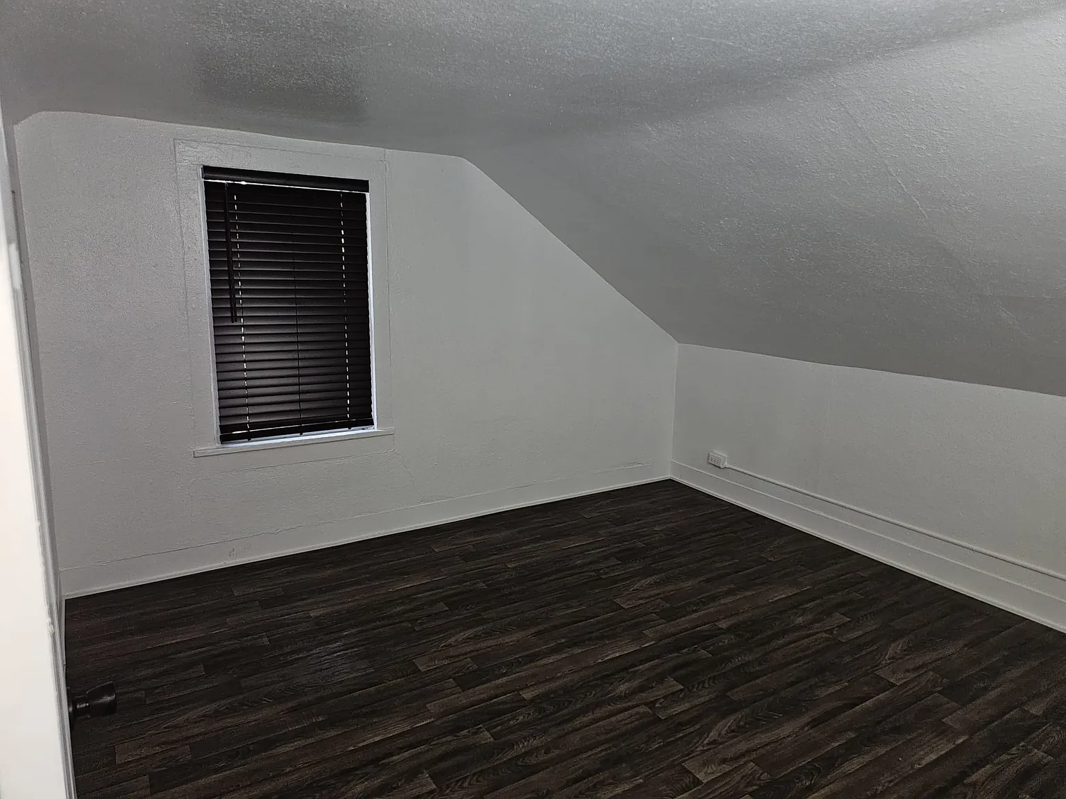 3 bed, 1053 sqft, $1,800 — Photo 1