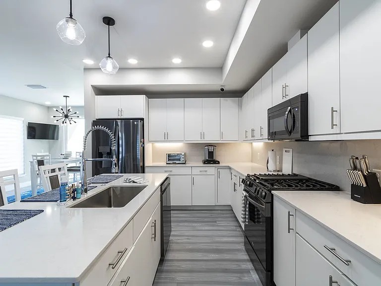 3349 SW 50th Dr — Photo 5
