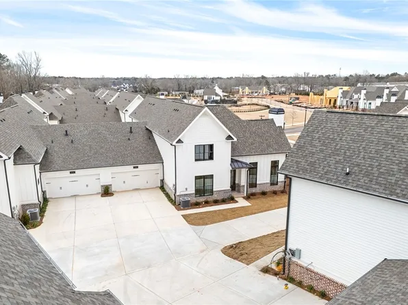 2046 Dawson Corner Loop, Auburn, AL 36832