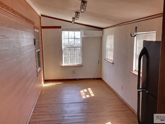4th image of 705 Baffin Dr