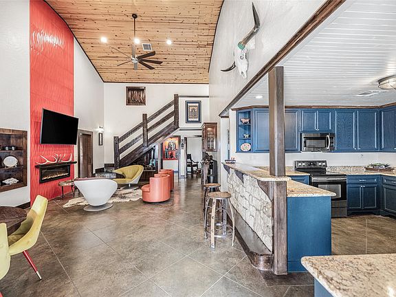 4th image of 495 Everitt Rd