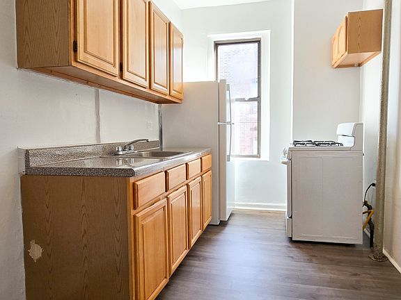 2nd image of 2718 Morris Ave #4E