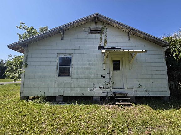 5th image of 108 E Elm St
