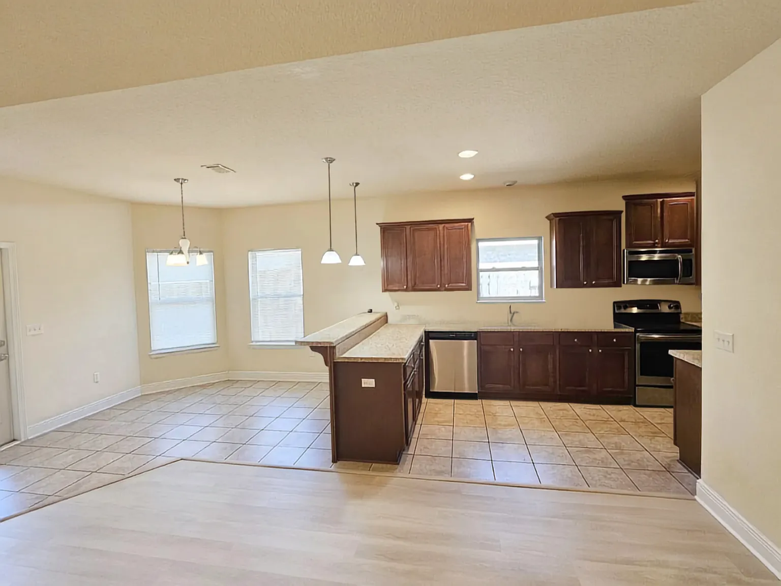4 bed, 1700 sqft, $2,600 — Photo 3