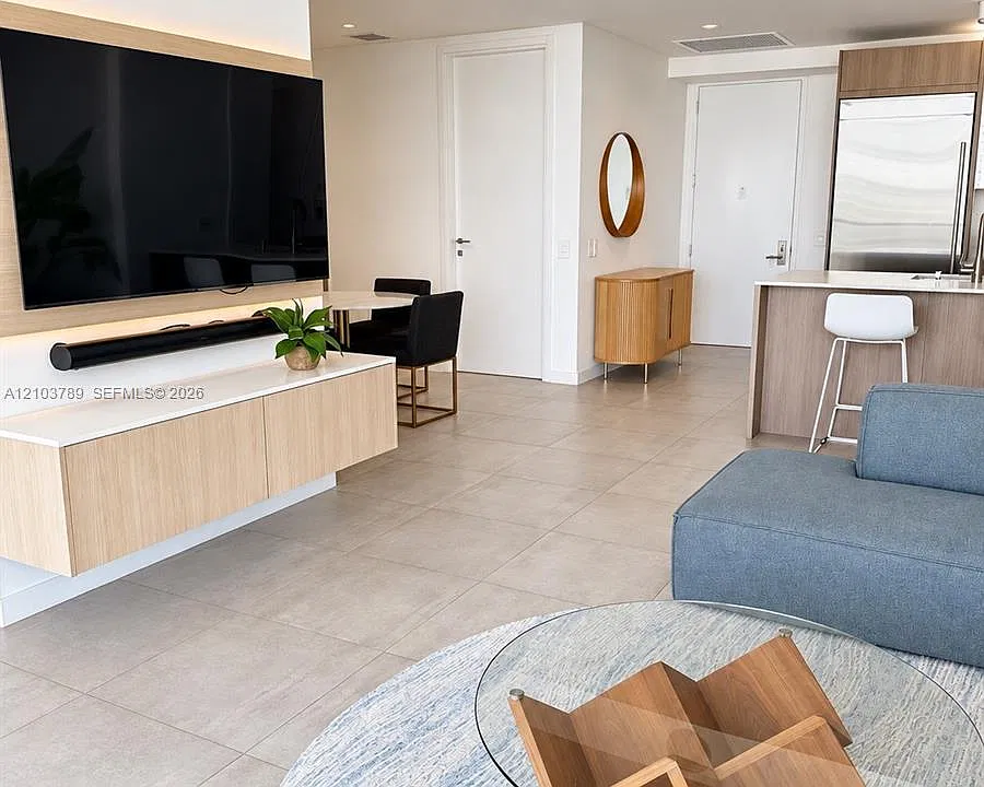 1300 Brickell Bay Dr #3805