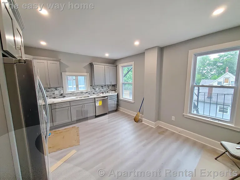 146 Highland Ave #4 — Photo 9