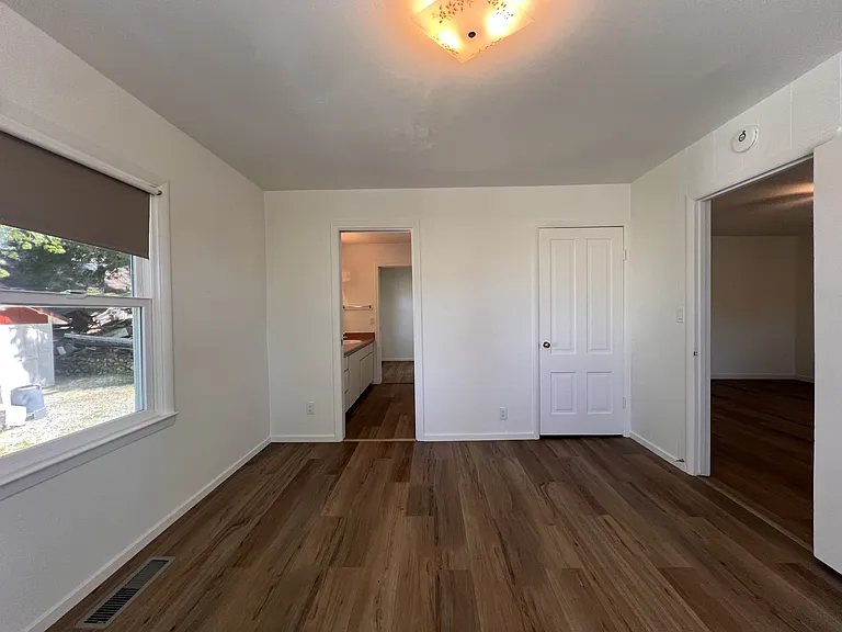 503 1/2 S Auburn St — Photo 15