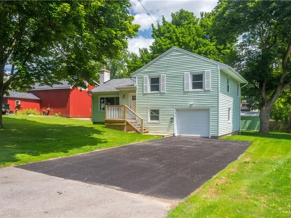 610 S Lincoln Rd, East Rochester, NY 14445