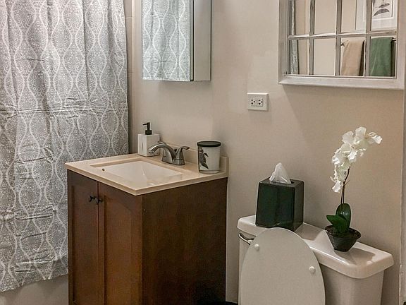 4th image of 4718 N Leavitt St #2