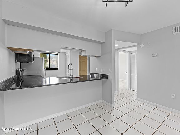 4th image of 1720 Murrell Rd E #120