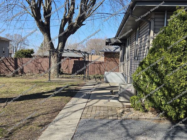 8316 Columbia Ave, Munster, IN 46321