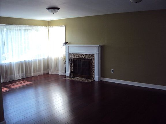 3rd image of 44 Shawnee Dr