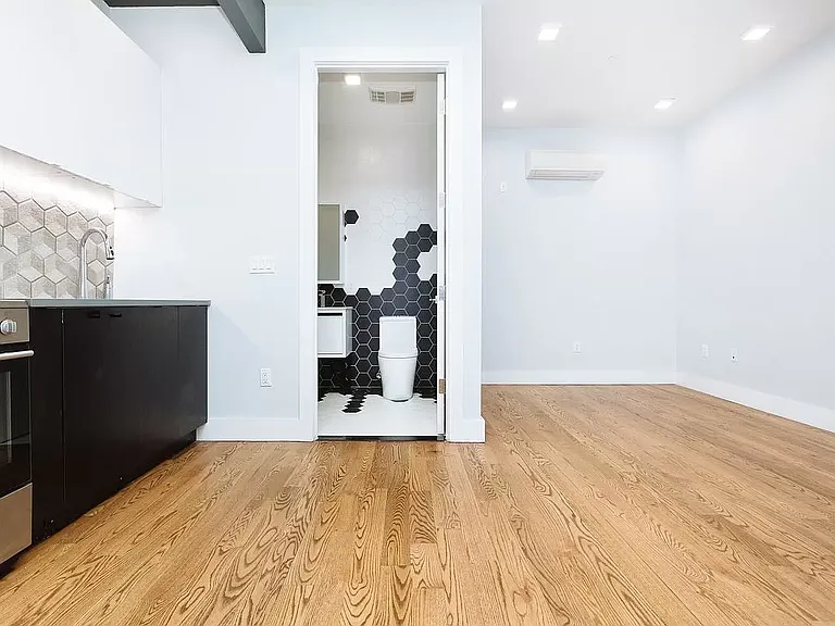 2734 Snyder Ave #1A — Photo 3