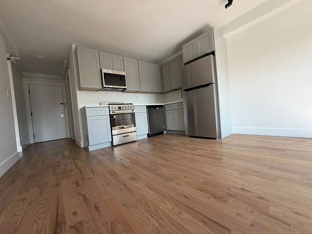 850 Westside Ave — Photo 2