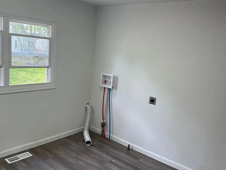 1052 N John St — Photo 12