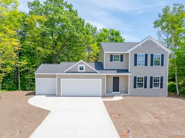 1623 Portage Dr, Hancock, MI 49930