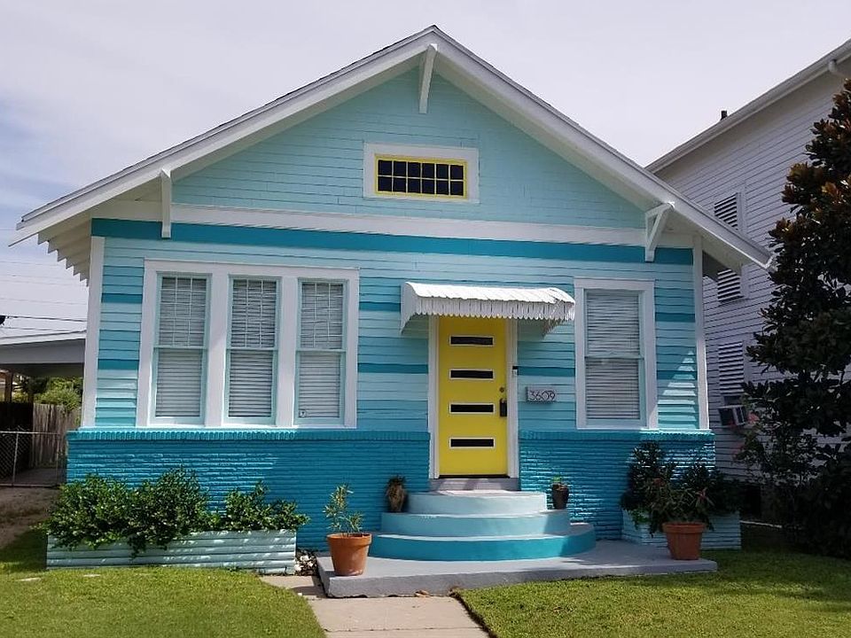 Dazzling Home On One Of The Most Desirable Streets In Galveston.