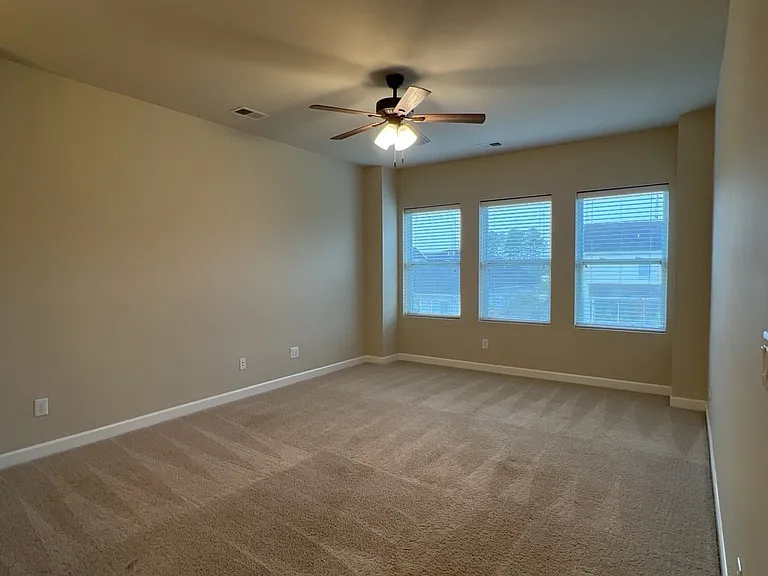579 Crossland Dr — Photo 7