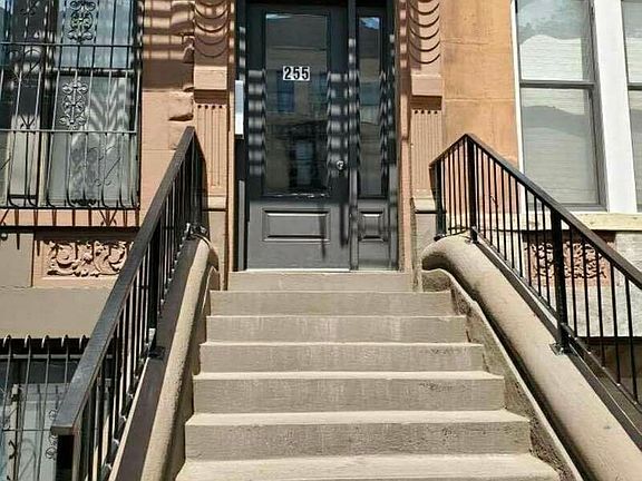 2nd image of 255 W 136th St #2A