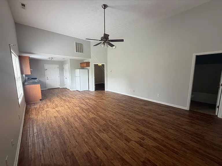 1735 Cobblestone Ln SE — Photo 4