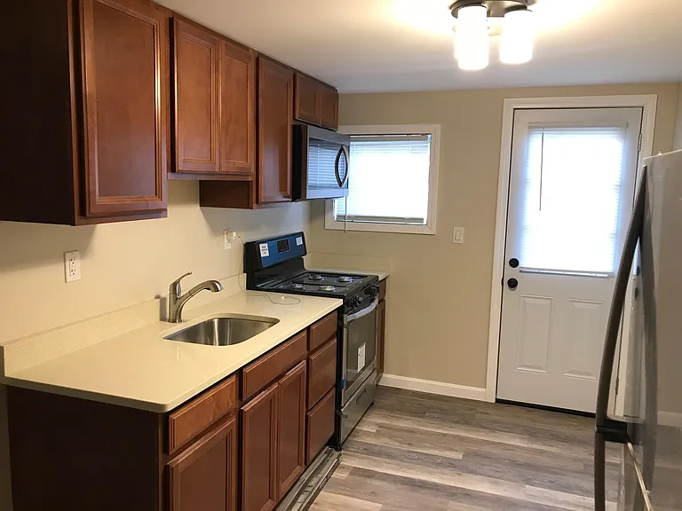 35 Botsford Ave #B — Photo 1