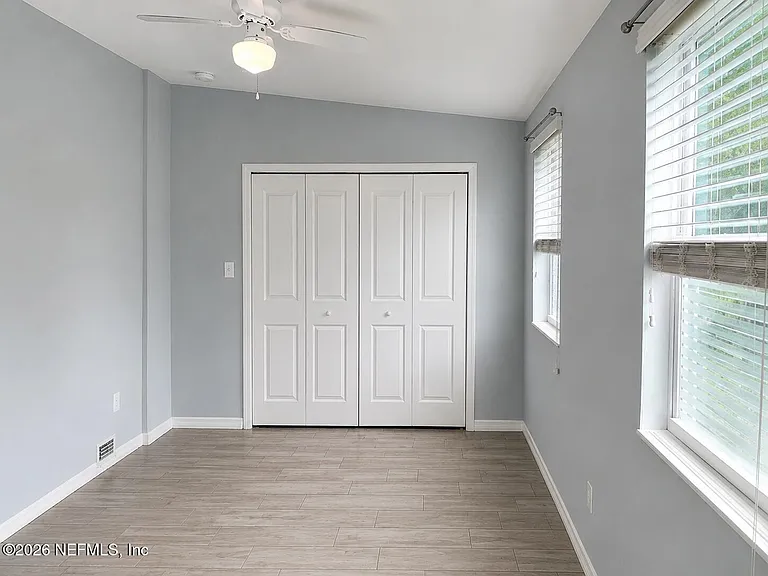 1710 Rowe Ave — Photo 13