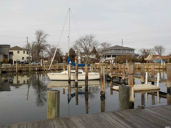 3rd image of 854 W Bay Dr