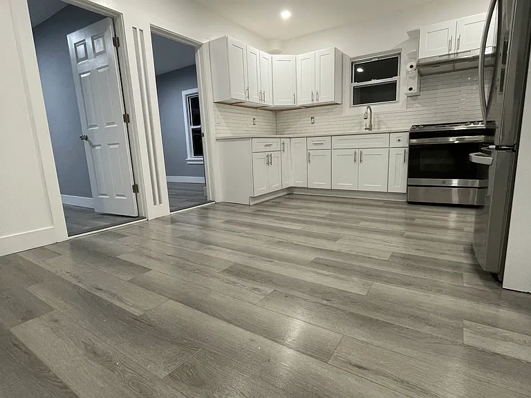 410 Port Richmond Ave — Photo 2