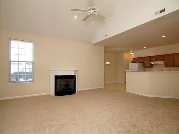 3rd image of 101 Traverse Creek Dr