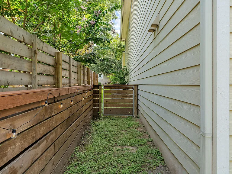 1821 Village Oak Ct — Photo 37