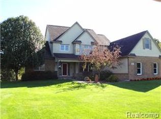 316 Prince Edward Dr, Howell, MI 48843