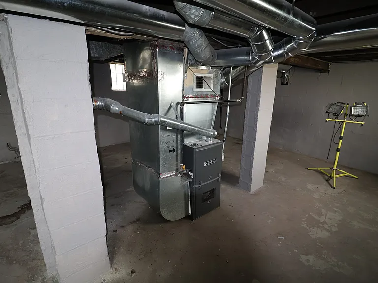 457 Vernon Ave — Photo 11