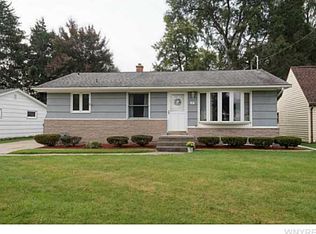 37 Edgewood Rd, Lancaster, NY 14086