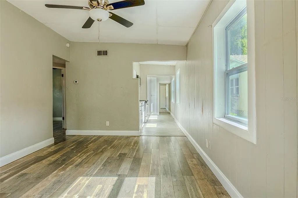 3 bed, 1.0 bath, 1092 sqft, $2,200 — Photo 2