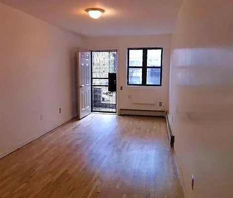 Rented by Feeder Real Estate Inc | media 18