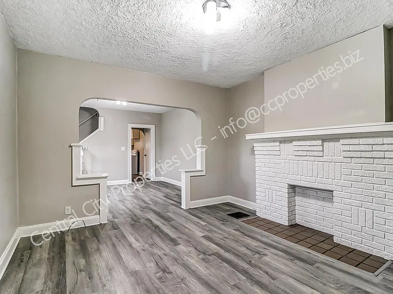 1267 Wilson Ave — Photo 3