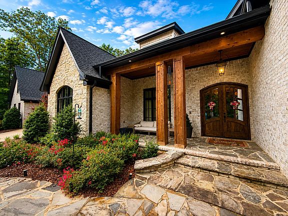 4th image of 46 Boxwood Dr