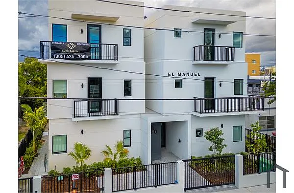 Building Photo - 530 SW 11th Ave #102